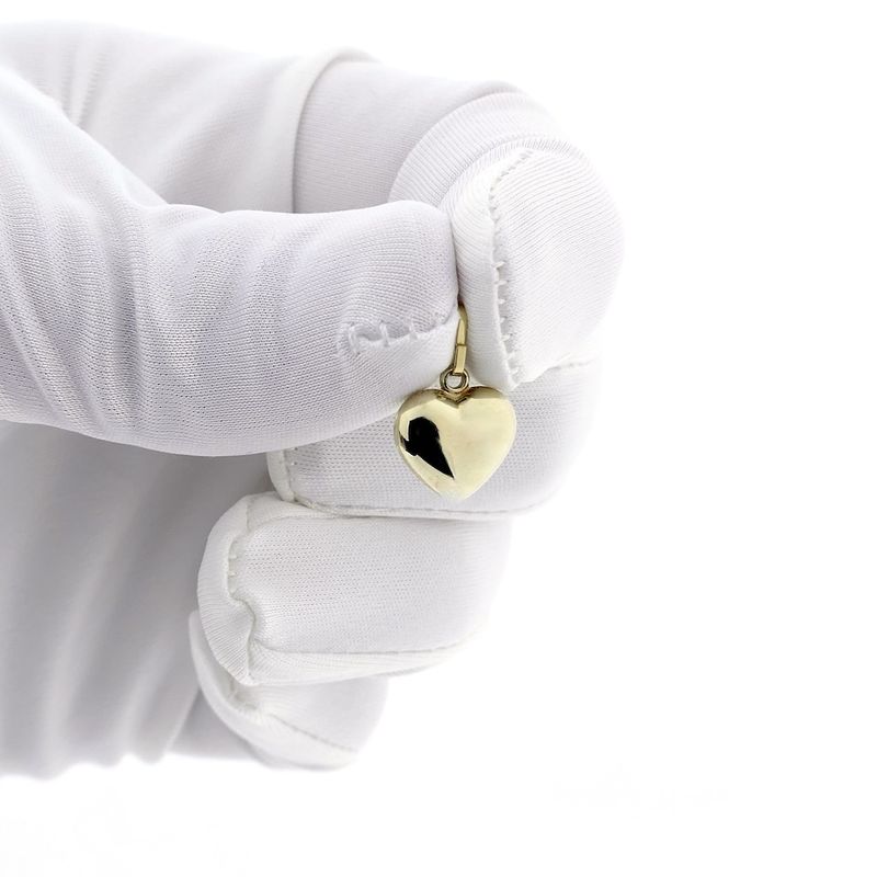 Image 9 of Gold pendant of a heart