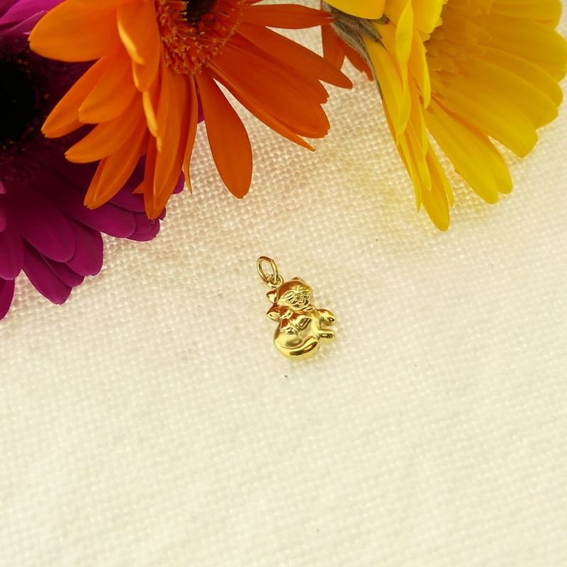 Image 2 of Gold pendant of a cat