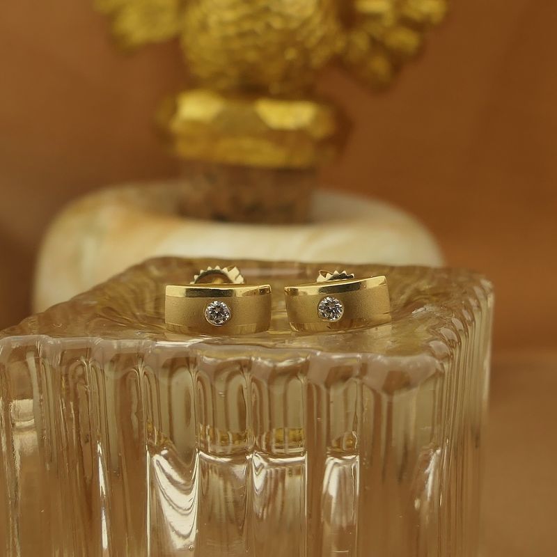 Image 10 of Gold stud earrings with zirconia