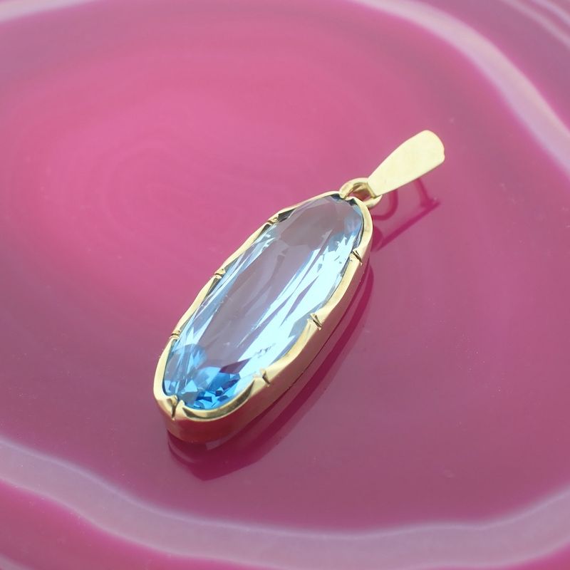 Image 3 of Gold pendant with topaz