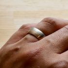 Afbeelding 8 van Bicolor gouden gematteerde brede herenring