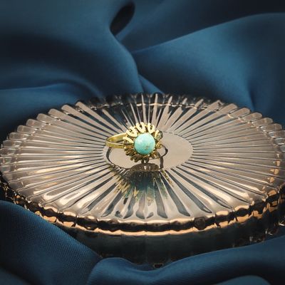 Vintage gold ring with turquoise Image 2 of Vintage gold ring with turquoise