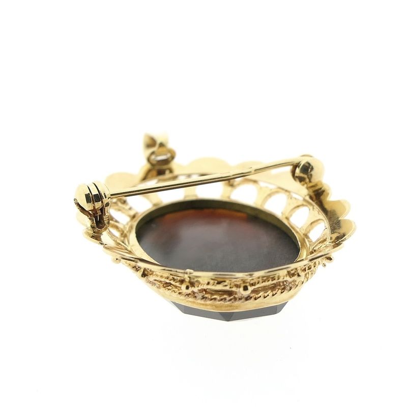 Image 6 of Antique gold brooch/pendant with garnet