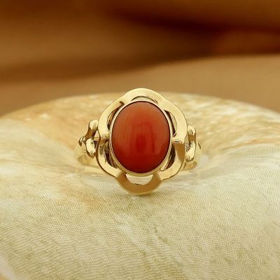Image 2 of Gold ring with red coral | Antique