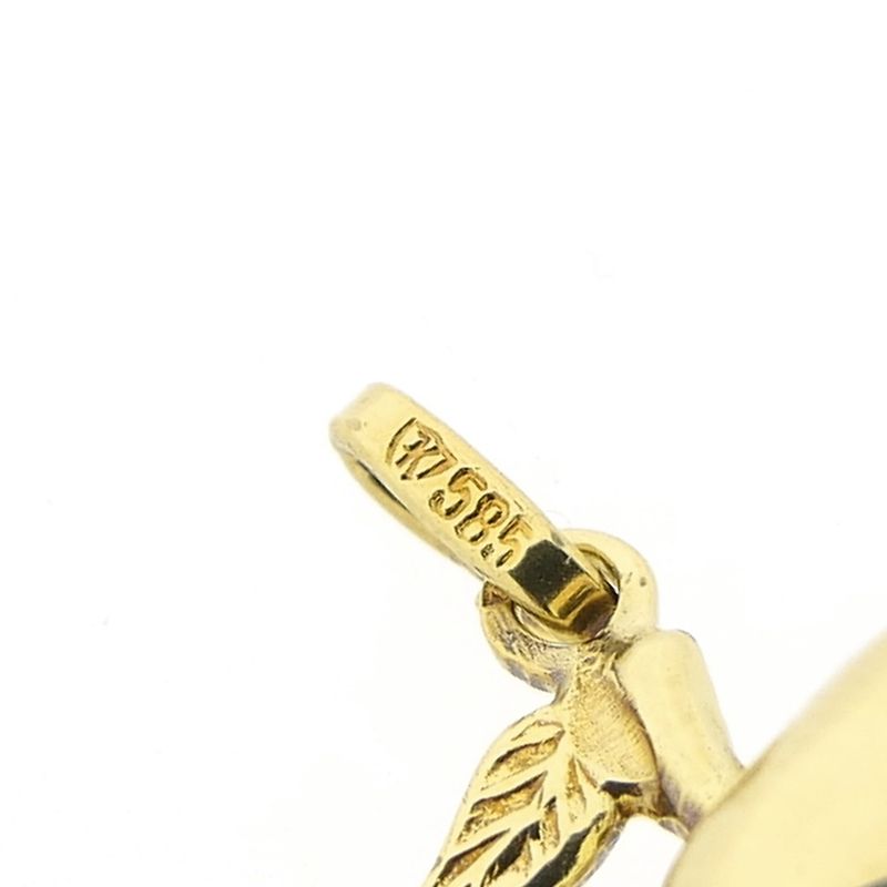 Image 6 of Gold pendant of an apple