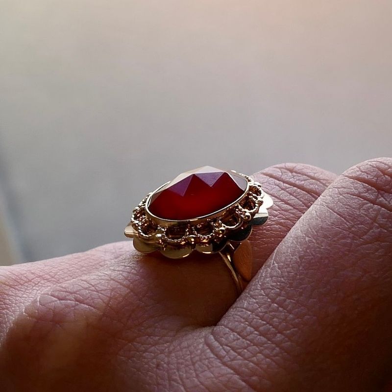 Image 7 of Vintage Gold Ring with Carnelian