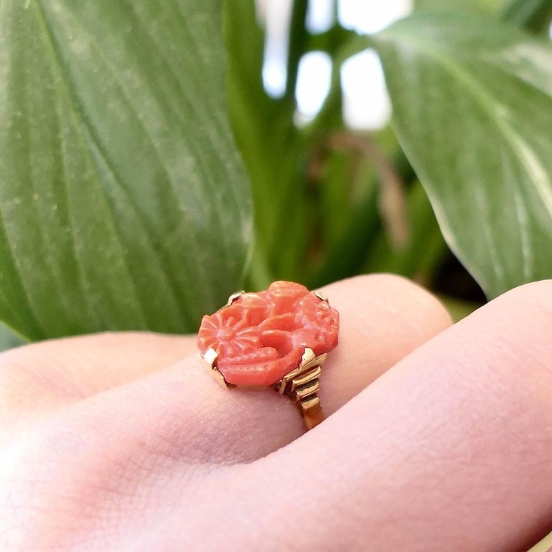Image 9 of Vintage gold ring with red coral