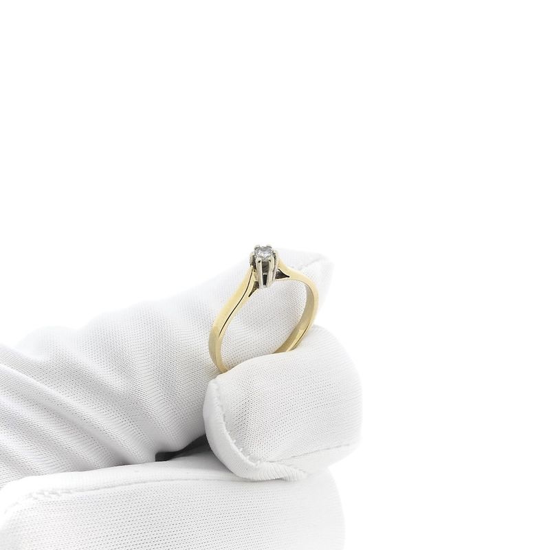 Image 9 of Gold solitaire ring with diamond; 0.10 ct.