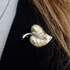 Image 9 of Two-tone gold brooch of a leaf
