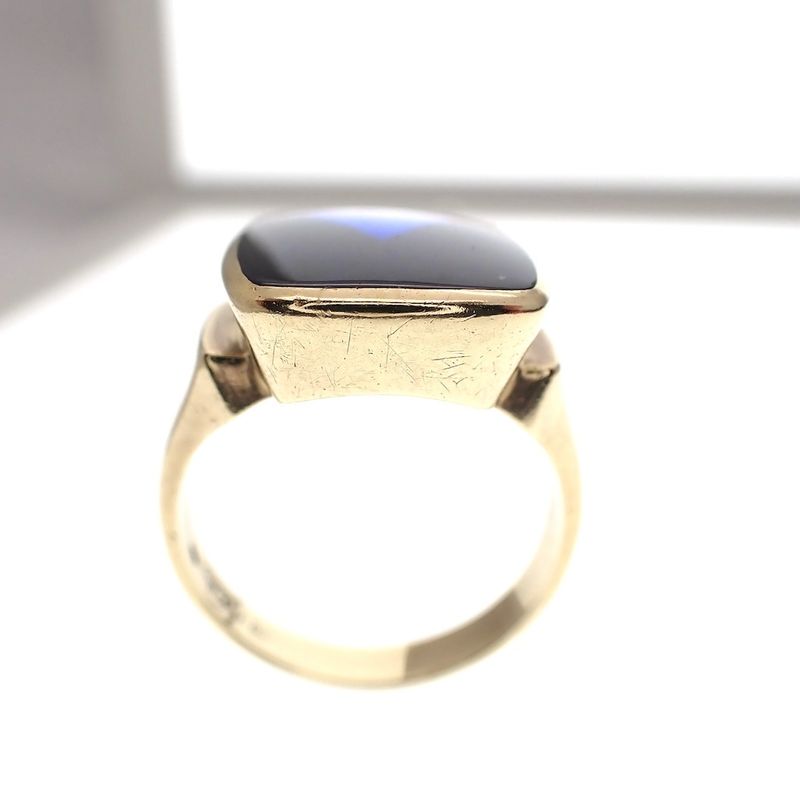Image 6 of Vintage gold 'Elvis' ring with royal blue gemstone