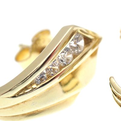 Image 2 of Yellow gold stud earrings with zirconia