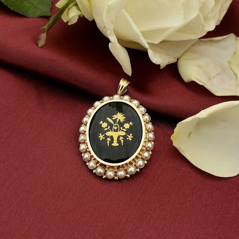 Image 9 of Two-tone gold brooch/pendant with enamel