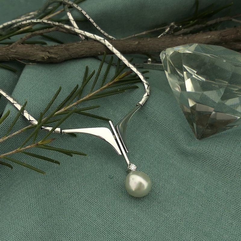 Image 2 of White gold necklace with pearl and diamond; 0.05 ct. | 44 cm