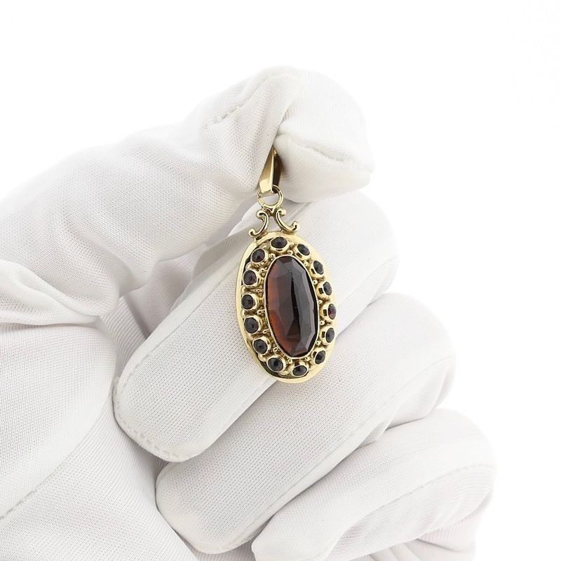 Image 7 of Gold Pendant with Garnet