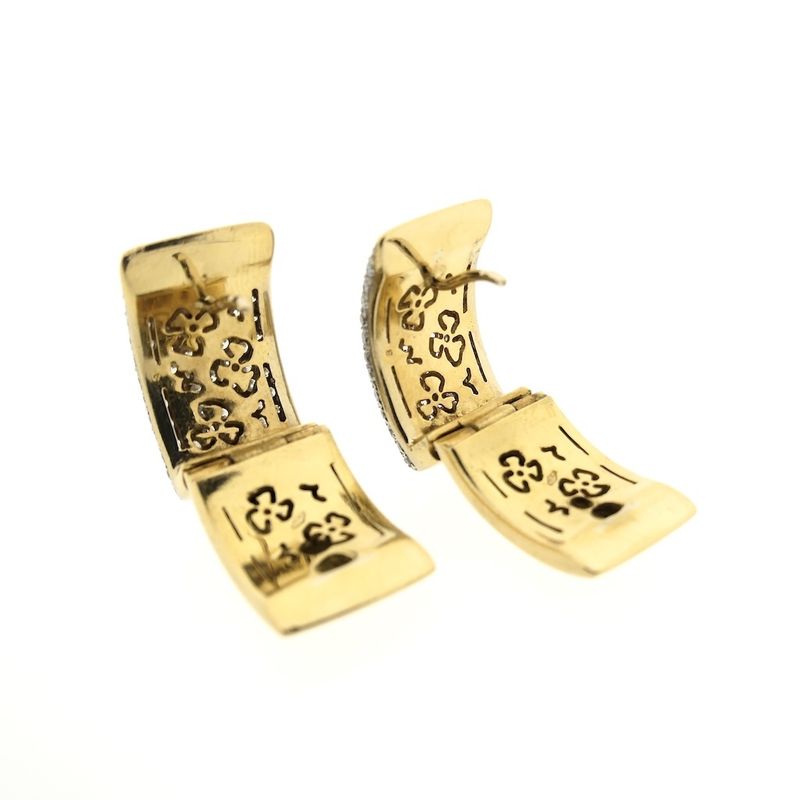 Image 8 of Gold stud earrings pavé set with diamonds