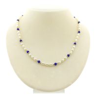 Pearl necklace with lapis lazuli and gold clasp | 42 cm
