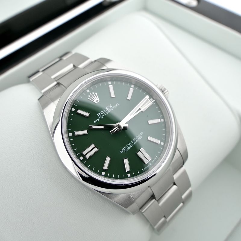 Image 17 of Rolex Oyster Perpetual 41 'Green' 124300; Automatic men's watch