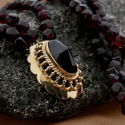 Image 2 of Antique garnet bead necklace with gold decorative clasp | 62 cm