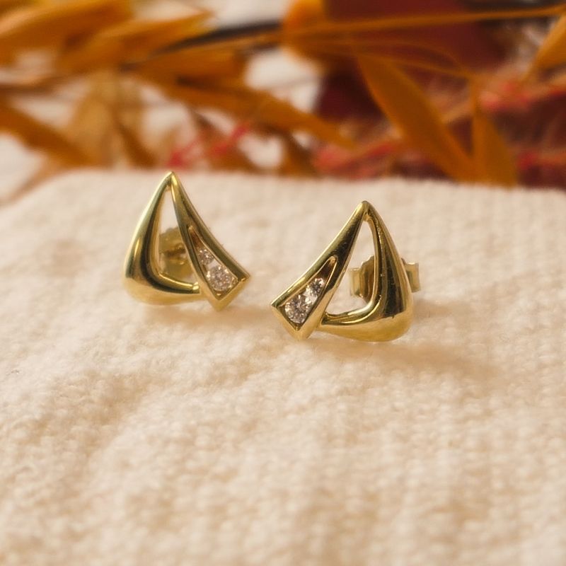 Image 5 of Gold stud earrings with zirconia
