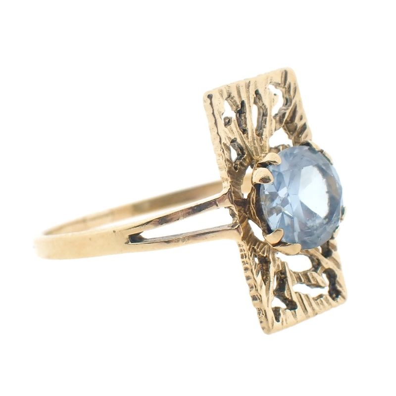 Image 9 of Retro gold ring with aquamarine