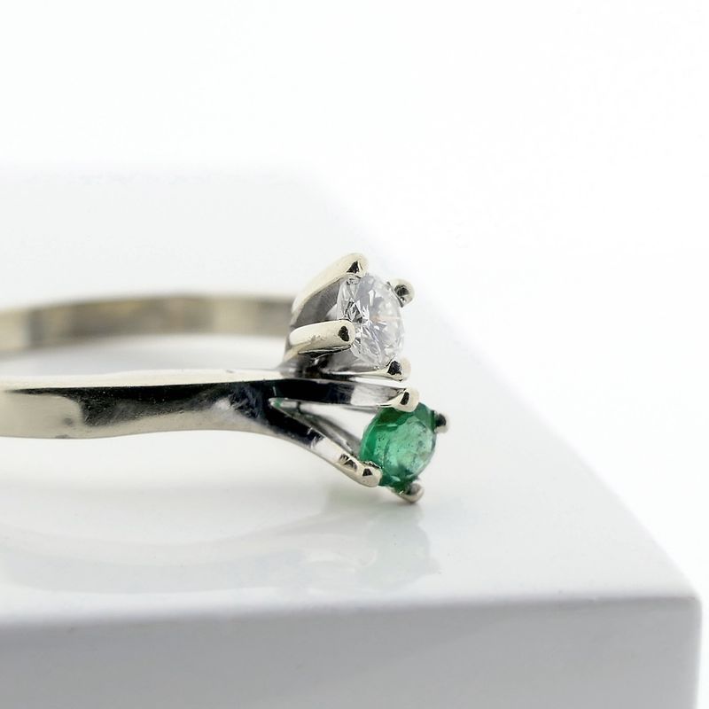 Image 3 of White gold ring with emerald and diamond | Toi et moi