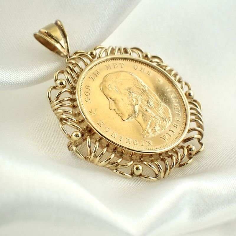 Image 2 of Gold pendant/brooch of 10 guilder coin Queen Wilhelmina 1897