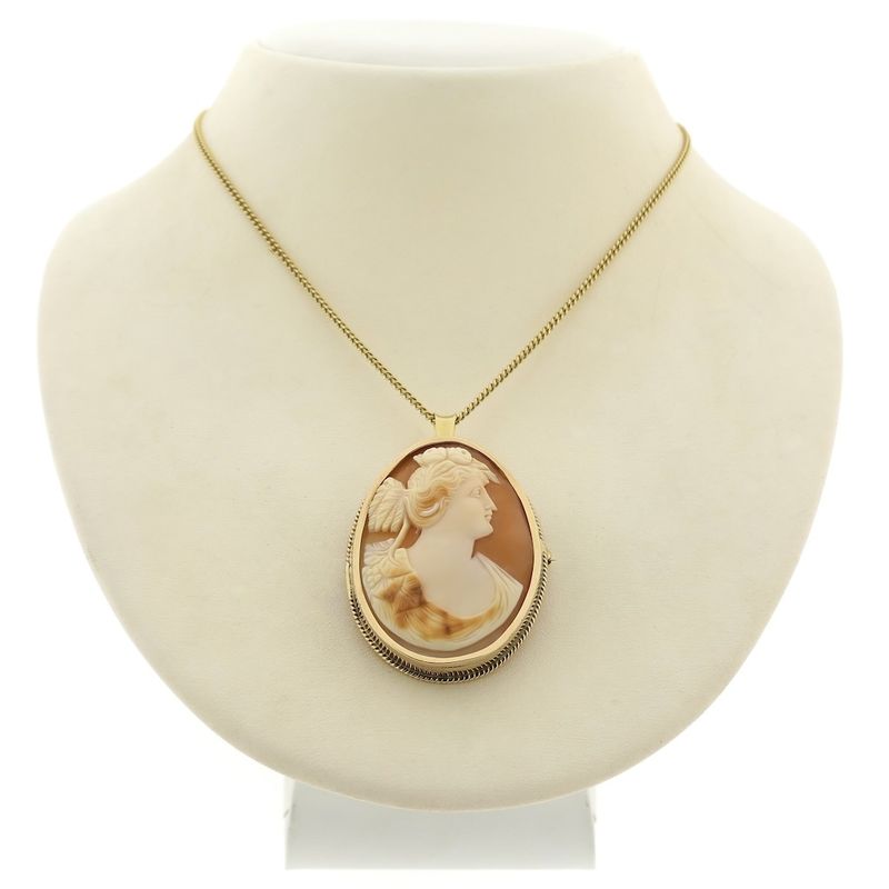 Image 12 of Antique gold brooch/pendant with cameo