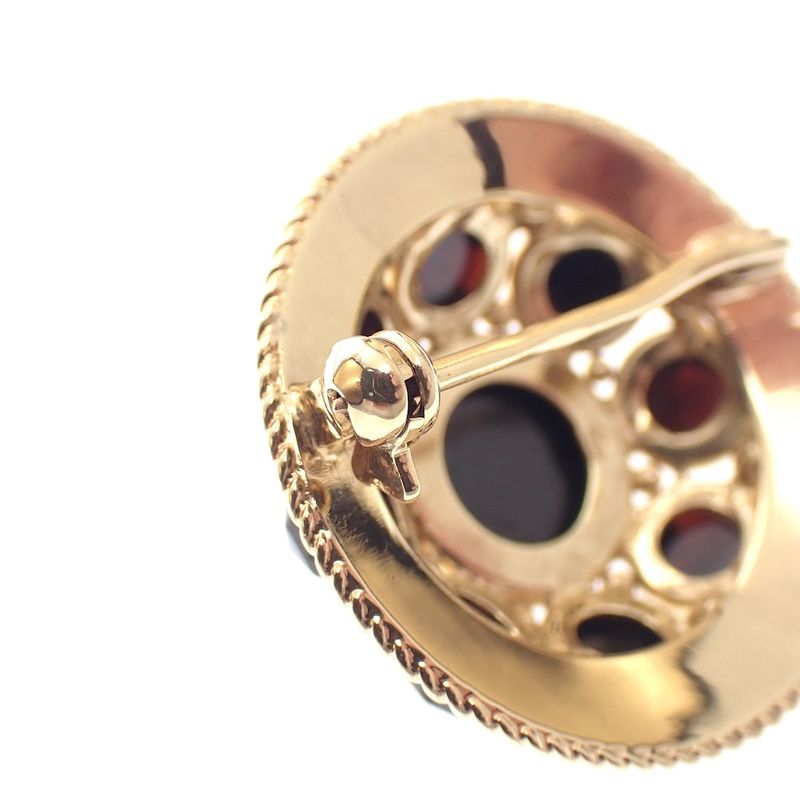 Image 4 of Antique gold brooch with garnet