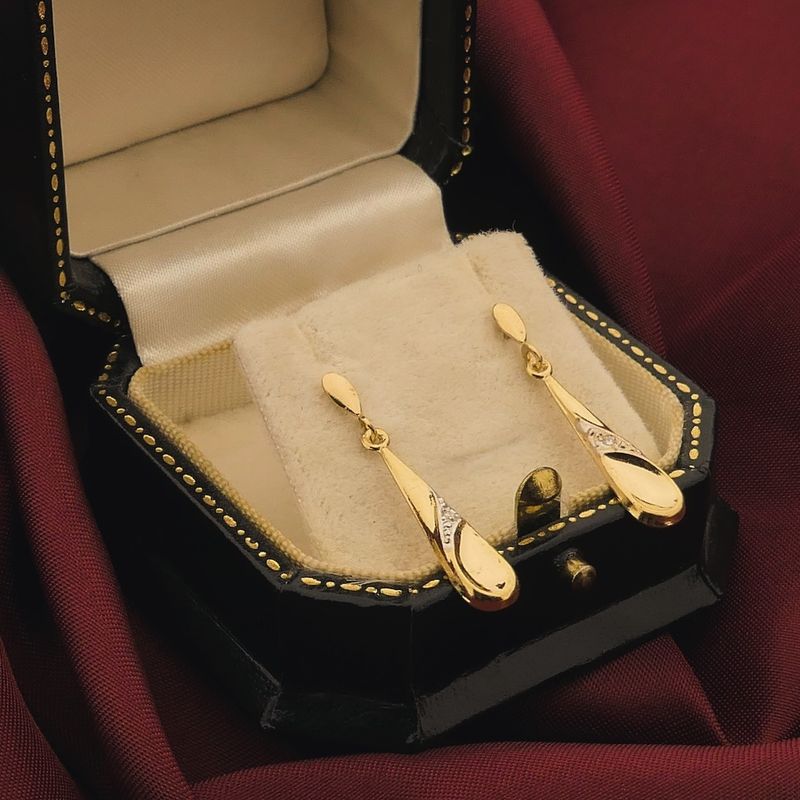 Image 2 of Gold earrings with diamond | 0.01 ct.