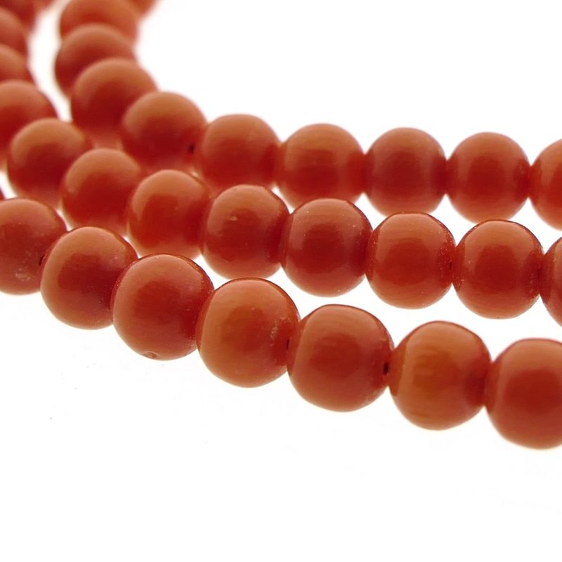 Image 5 of Blood coral bead necklace with gold clasp; Antique | 45 cm