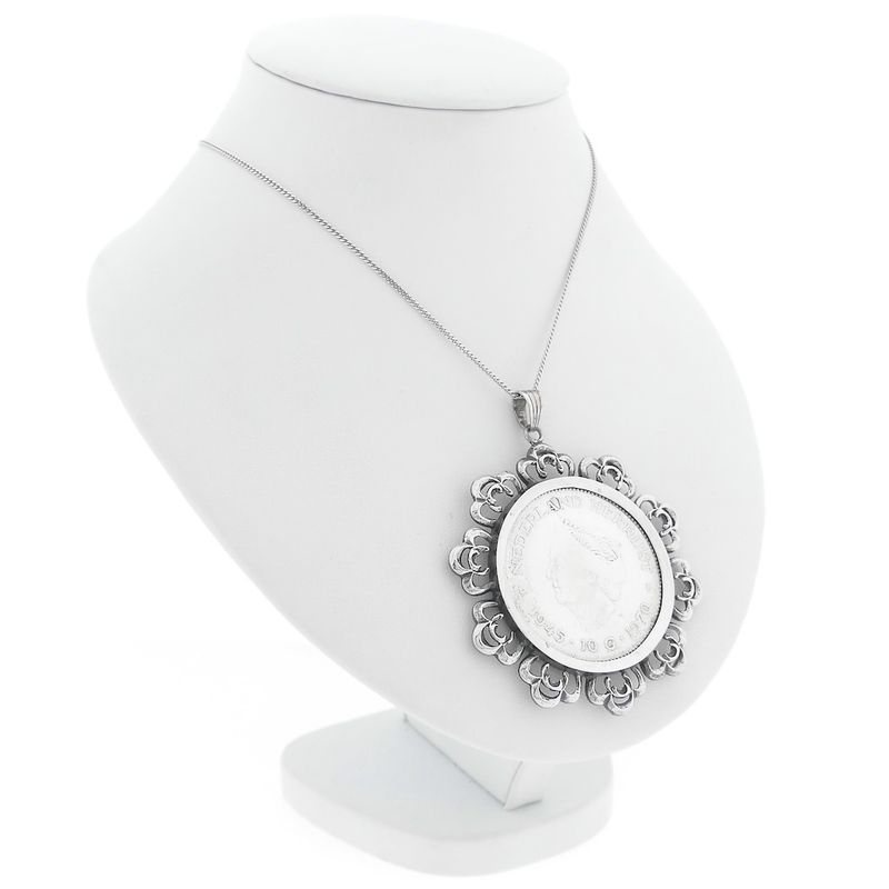Image 4 of Silver pendant of 10 guilder coin of Juliana 1970.