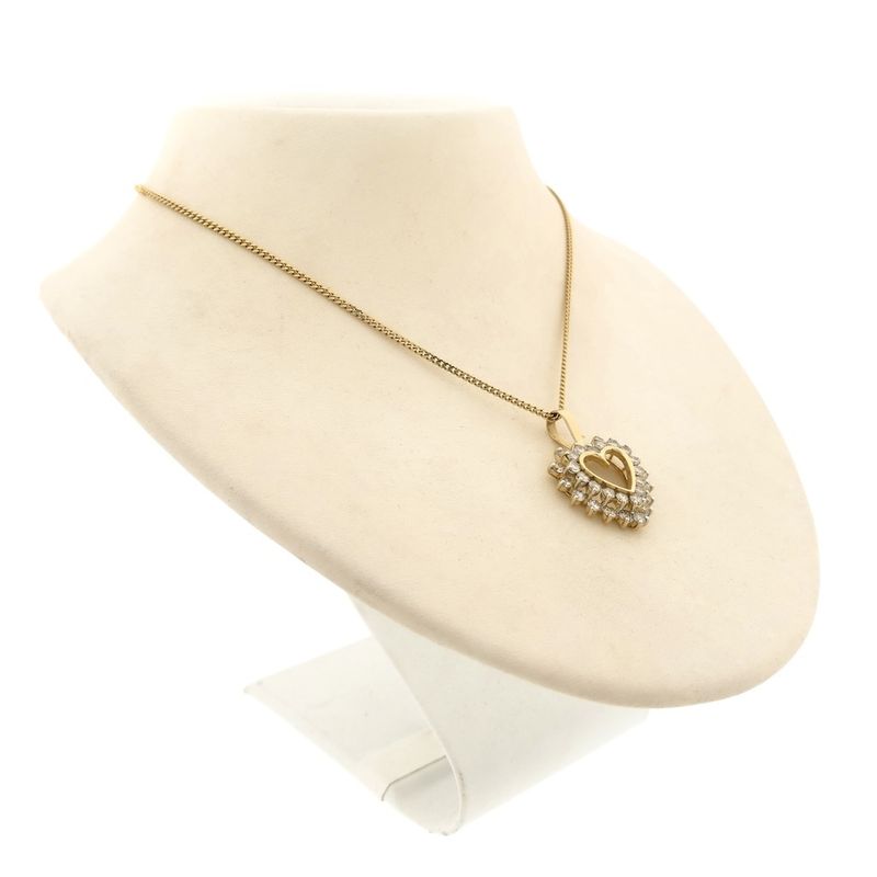 Image 6 of Gold pendant of a heart with diamonds; 2.17 ct.