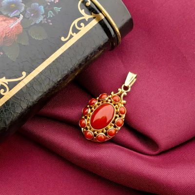 Image 2 of Gold pendant with blood coral