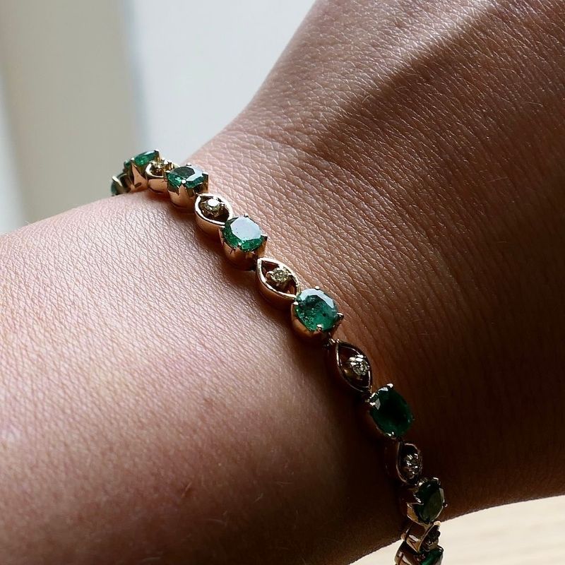 Afbeelding 7 van Gouden tennisarmband met smaragd en diamanten; 0,30 ct. 