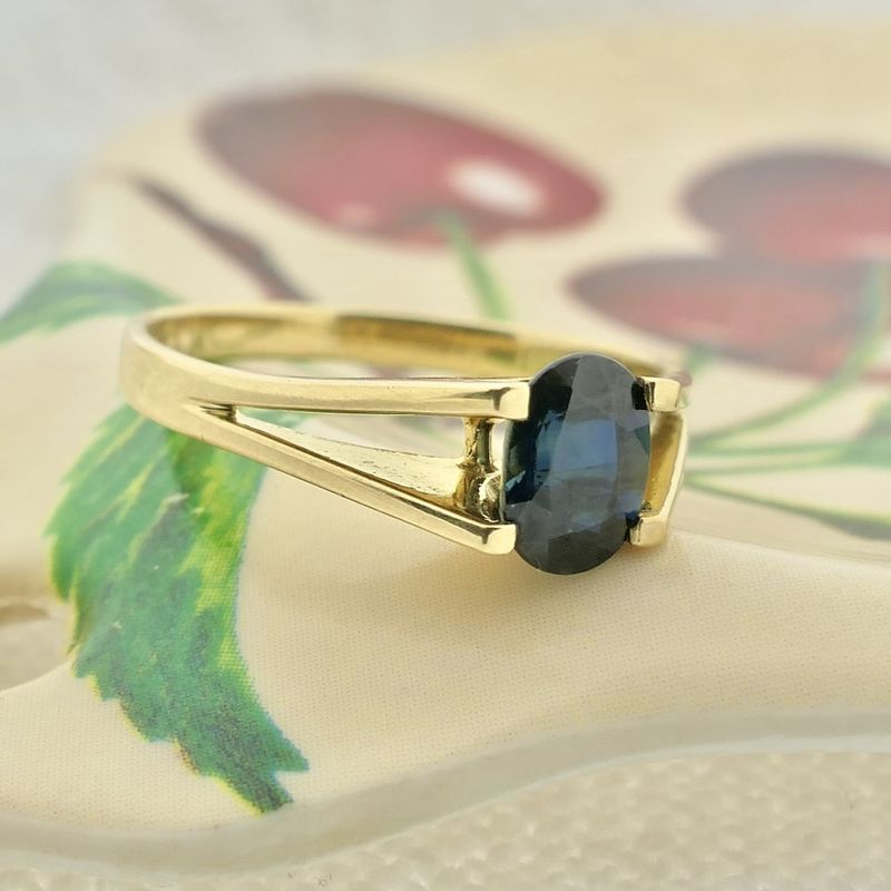 Image 8 of Gold ring with sapphire