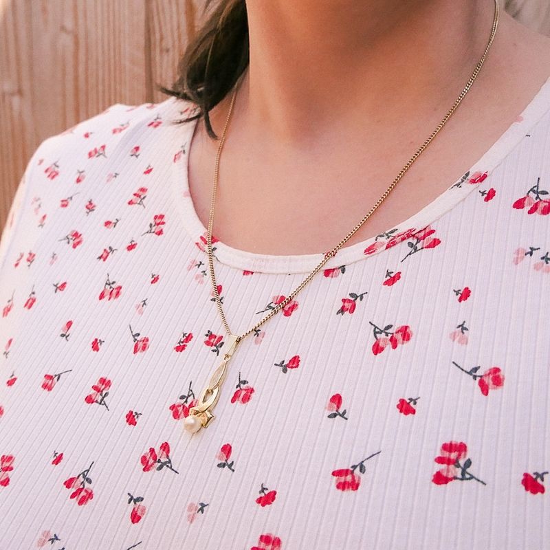 Image 4 of Vintage gold pendant with pearl