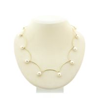 Gold bar necklace with pearls