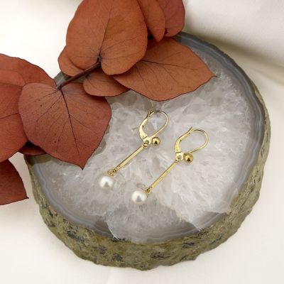 Image 2 of Gold earrings with pearl