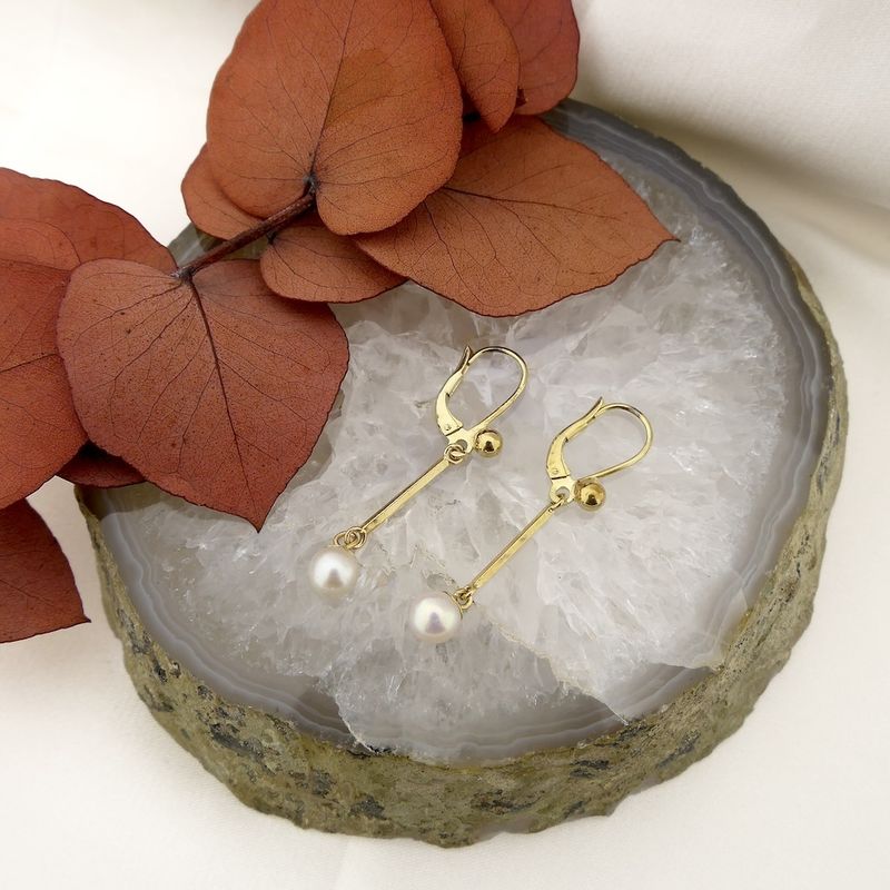 Image 2 of Gold earrings with pearl