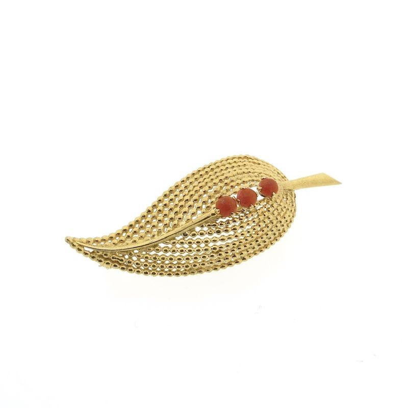 Image 3 of 18 ct. Gold feather brooch with red coral | Vintage