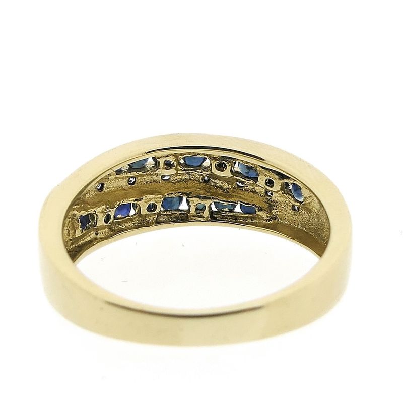 Image 5 of Gold ring with sapphire and diamond 0.04 ct.