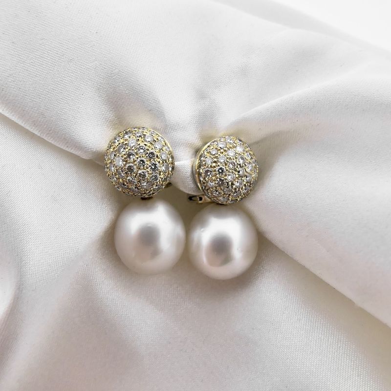 Image 5 of Utopia gold earrings with pearl and diamonds; 1.54 ct.
