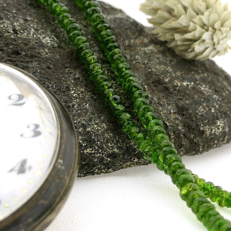 Image 10 of Peridot bead necklace with gold clasp