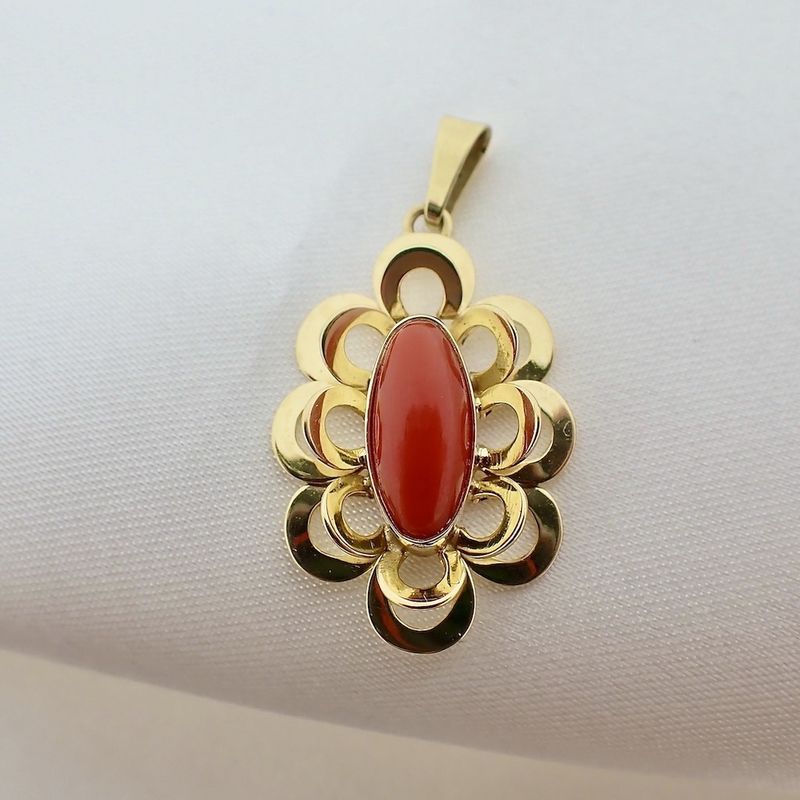 Image 5 of Gold pendant with blood coral | Vintage/antique