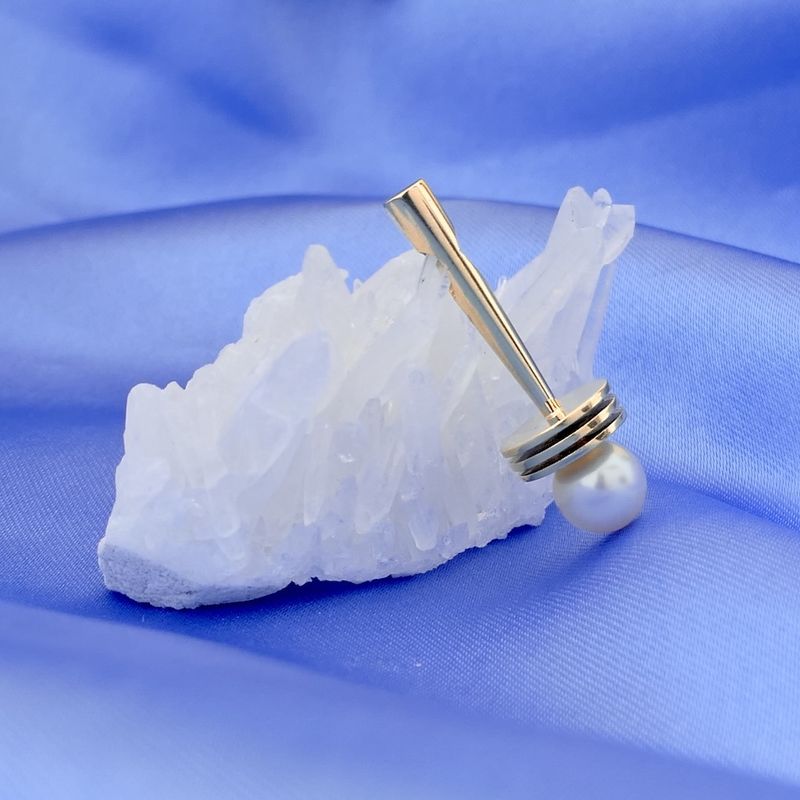 Image 2 of Gold pendant with cultured pearl