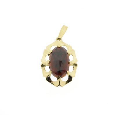 Image 1 of Vintage gold pendant with garnet
