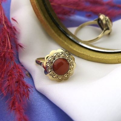 Gold ring with red coral | Vintage Image 2 of Gold ring with red coral | Vintage