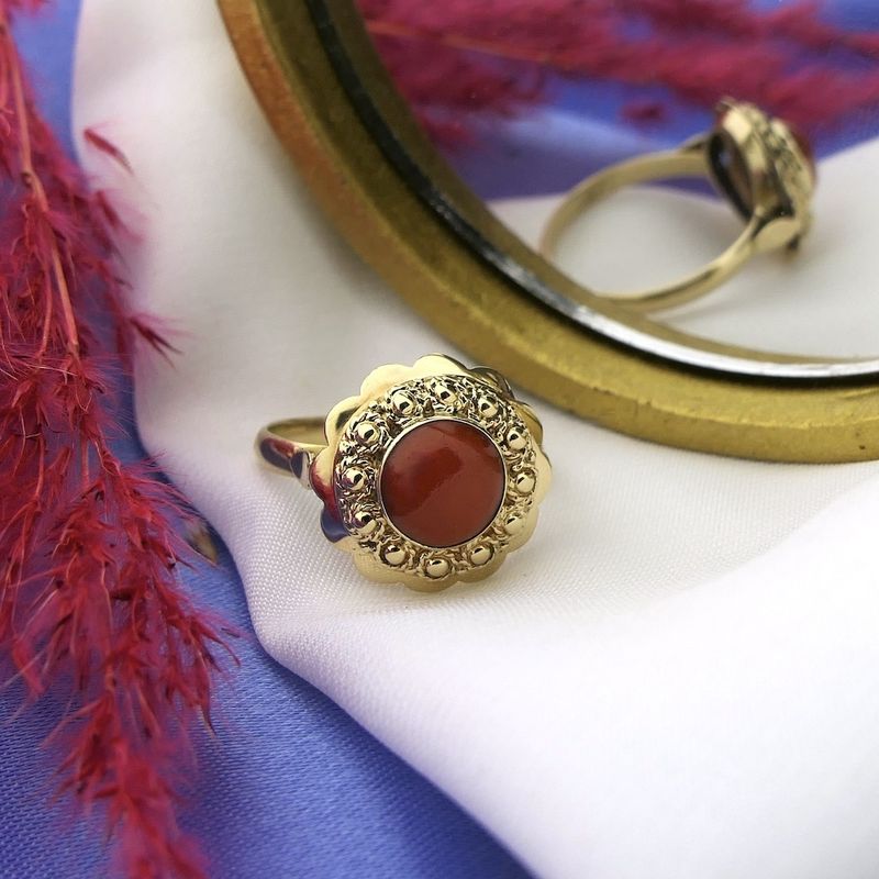 Image 2 of Gold ring with red coral | Vintage