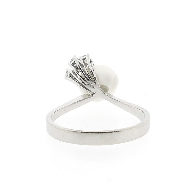 Image 4 of White gold ring with baroque pearl and diamond | 0.06 ct.