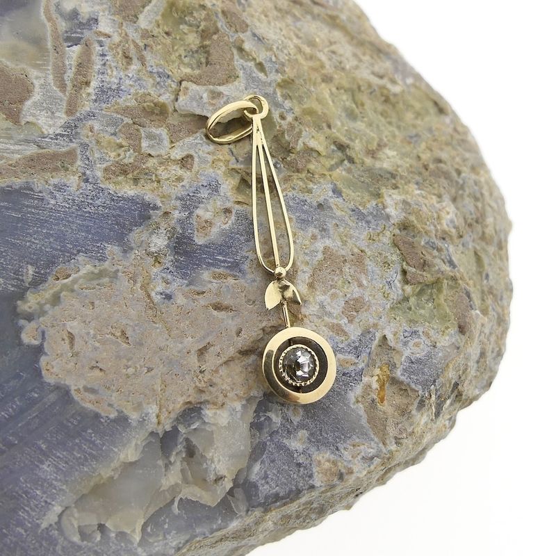 Image 7 of Victorian gold pendant with aquamarine